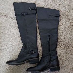 Over the knee blk leather